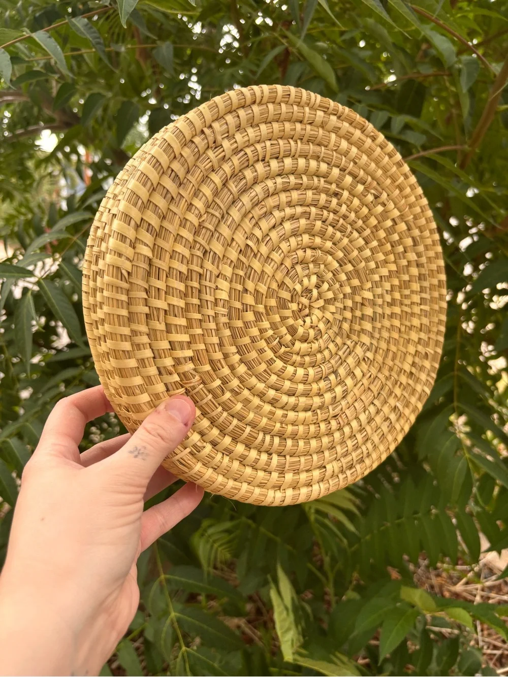 Hand-Woven Basket Tray with Spiral Coil Design, Round Decorative Tray